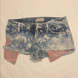 printed, stripped pockets jean shorts